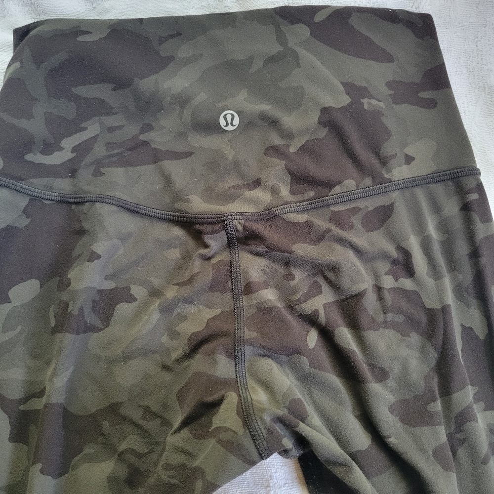 SOLD Size 6 Align 25" Gator Green Camo Leggings